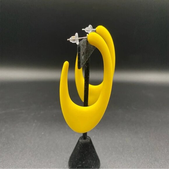 Mod Style Yellow Atomic Earrings - Picture 9 of 12